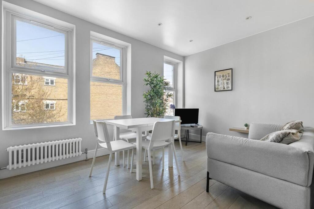 Apartment Brilliant 2 Bed - Spacious, & Well-connected London